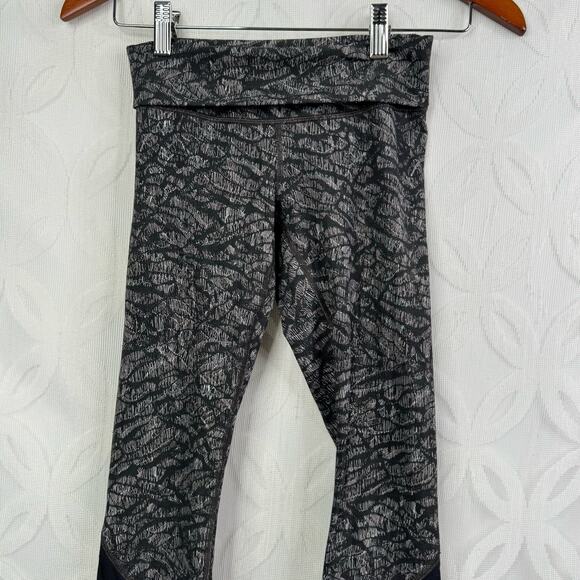 Lululemon Wunder Under Crop High-Rise Scallop Full-On Luxtreme 23" Size 6 - Picture 8 of 12